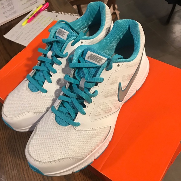 Women's NIKE Downshifte 6 Running Shoes Sz:11 - Picture 1 of 7